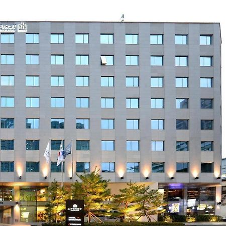 เอเฟิสต์ โฮเทล มย็องดง Hotel โซล ภายนอก รูปภาพ